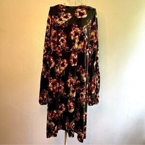 Madison Leigh deep green print, long-sleeved dress, Sz 14W. Like new condition.